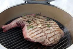 Big Green Egg Medium – met intEGGrated onderstel, acacia zijplankjes en hoes